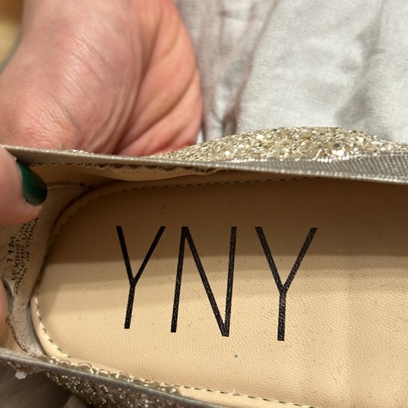 Brand new NEVER WORN size 11 women’s gold sparkle flats YNY - Picture 3 of 5